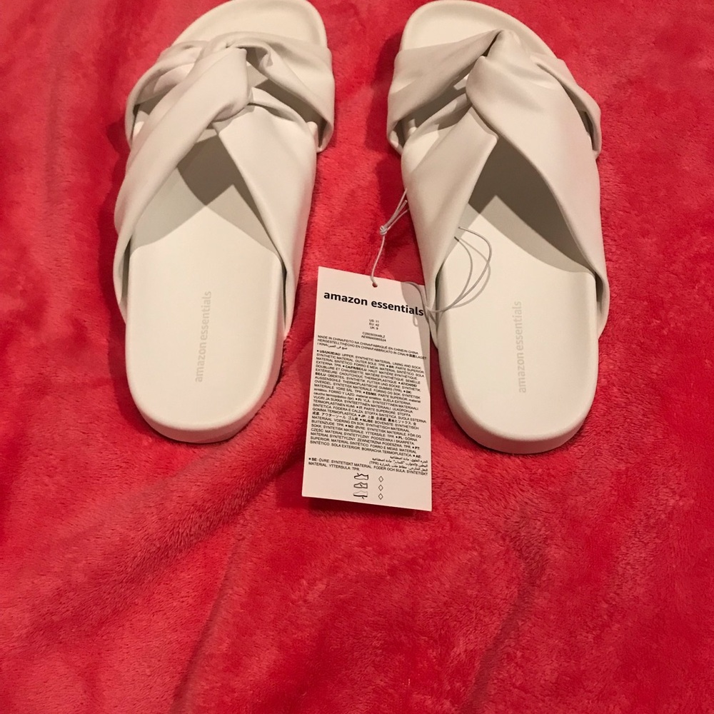 Amazon Essentials Women’s White Knot Slide Sandals